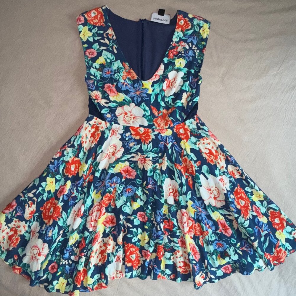 MINKPINK Floral V Neck Fit & Flare Mini Dress with Pockets Size S